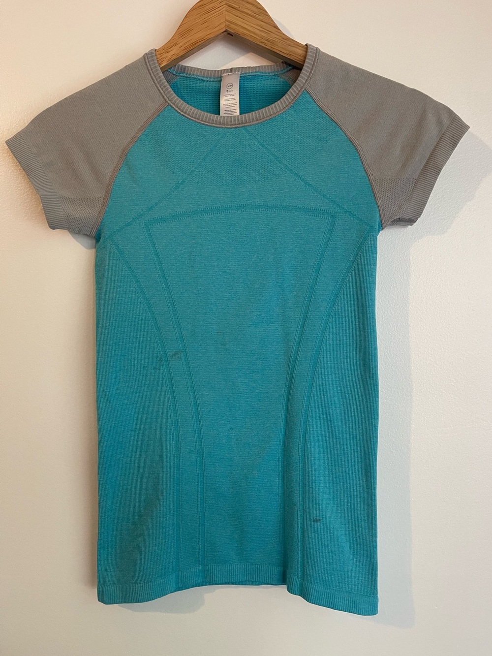Ivivva by Lululemon Girls Seamless Short Sleeve Athletic Top